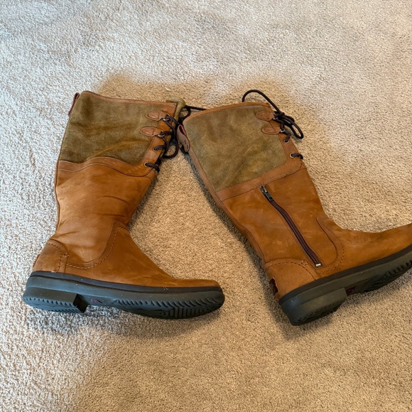 UGG Women’s Elsa Deco Quilt Tall Waterproof Boots - Picture 9 of 10